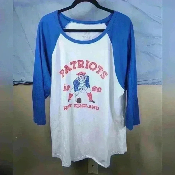 New England Patriots XXL Women's Long Sleeved  T-Shirt - Picture 1 of 6